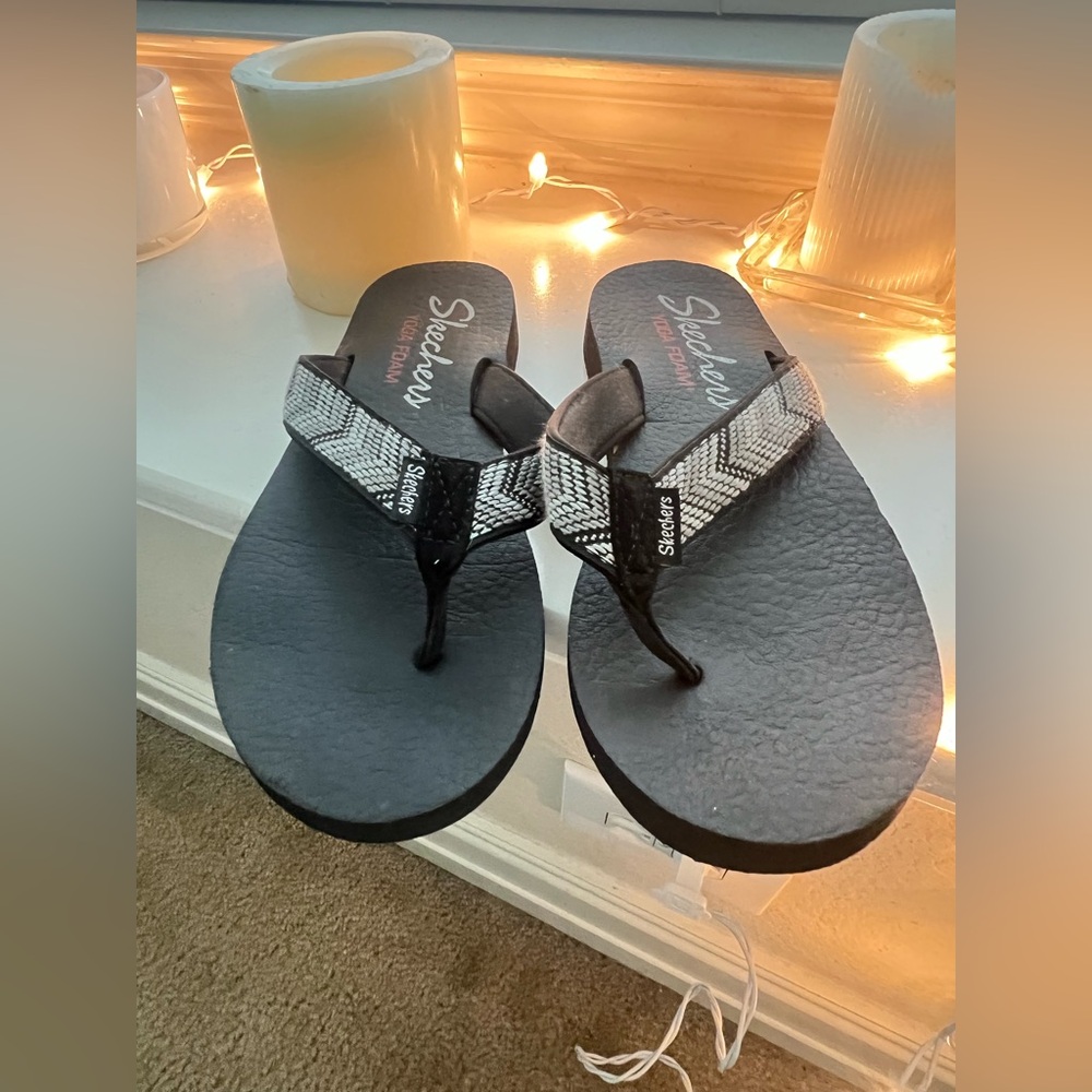 Skechers flip flops